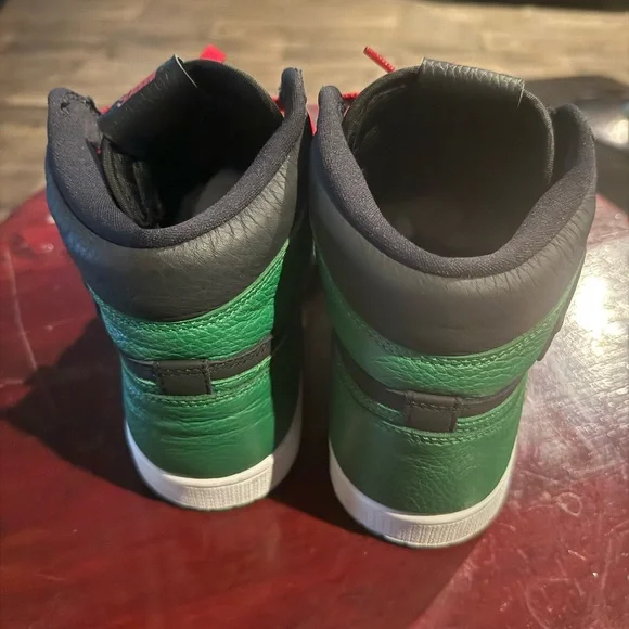 Air Jordan 1 Green Pine